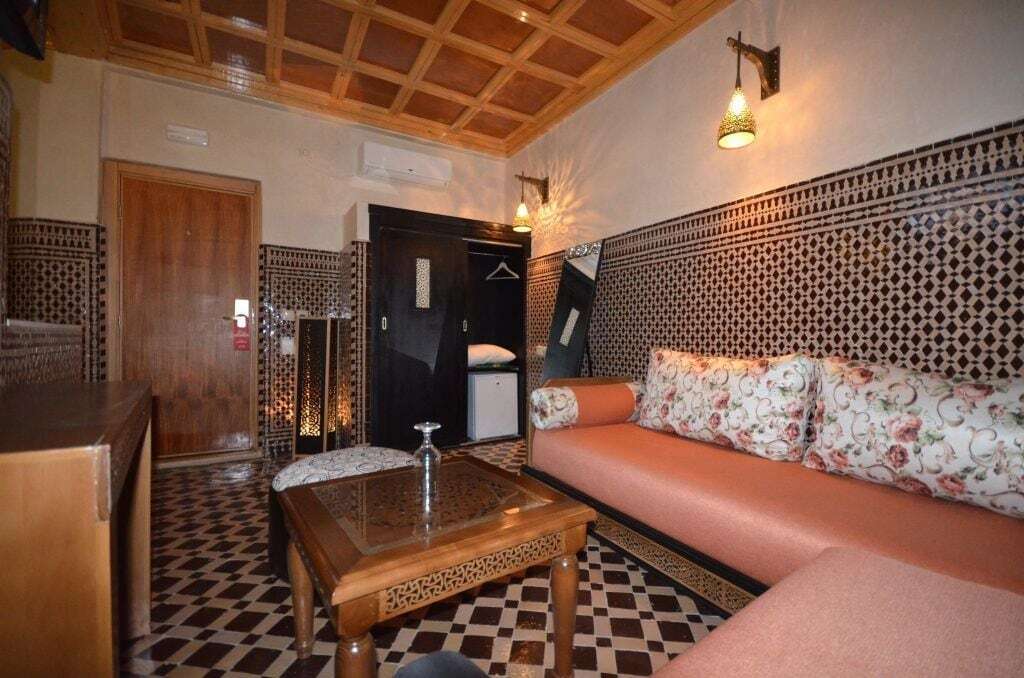 Hotel-Cafe-Restaurant Pyramides, Taza Εξωτερικό φωτογραφία